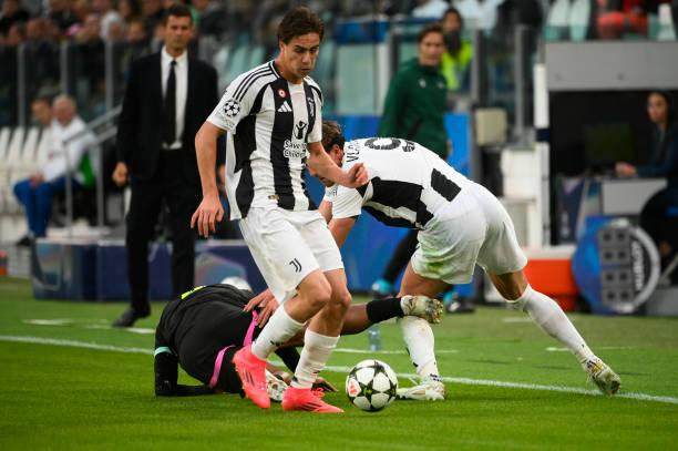 1726619167196092896.jpg 2172648959-612x612.jpg