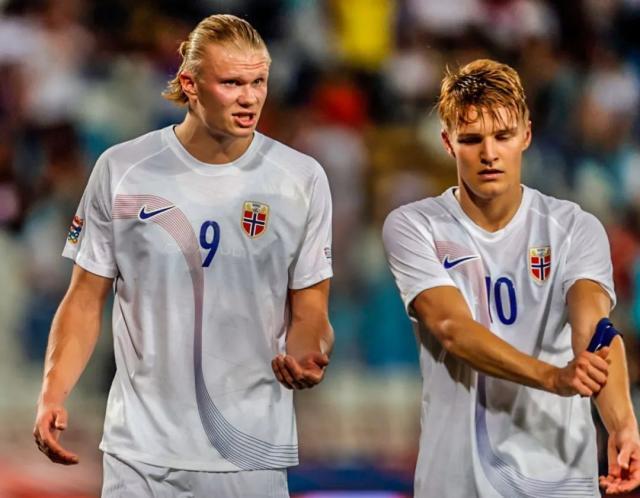 1698077245294038498.jpg 6407.jpg