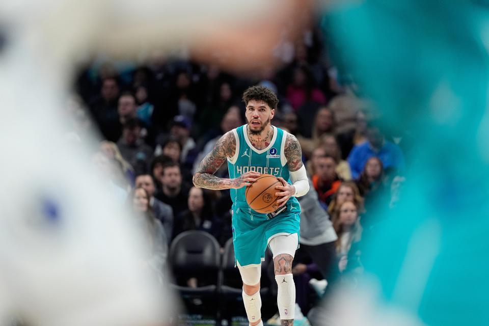 博鱼-18战15胜!黄蜂8人上双大胜独行侠升东部第九 三球15+5+9+5