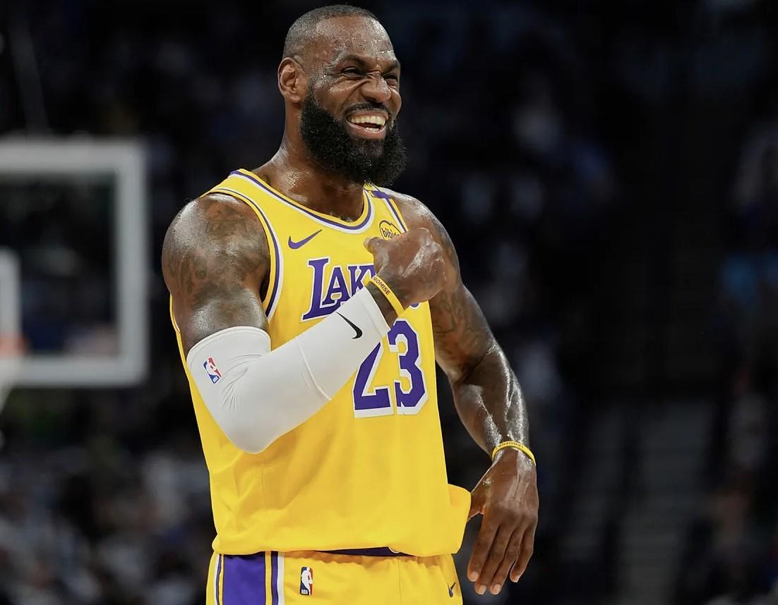 博鱼电竞-詹姆斯谈东契奇绝杀：划时代球员的关键进球，绝对大场面先生